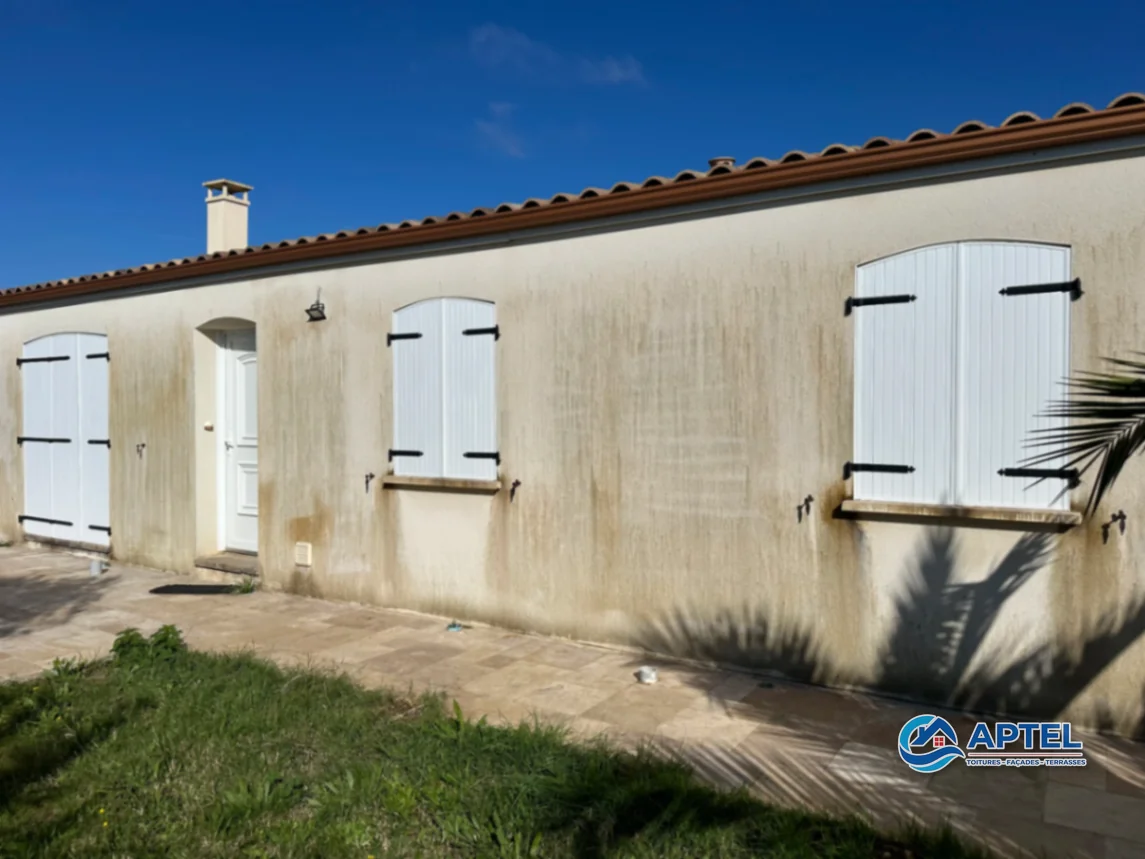 Façade encrassée avant nettoyage à Échillais 17620