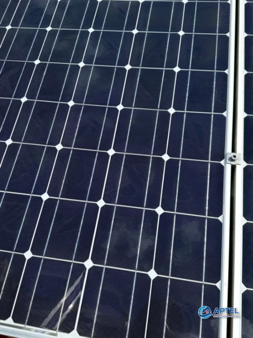 Panneaux solaires propres après nettoyage doux par Nettoyage APTEL à Plassay